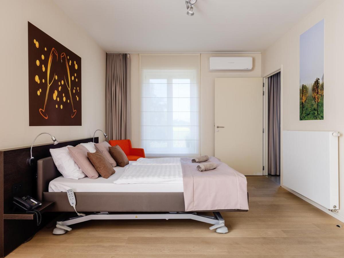 Hotel L'O De Vie Sint-Truiden Esterno foto